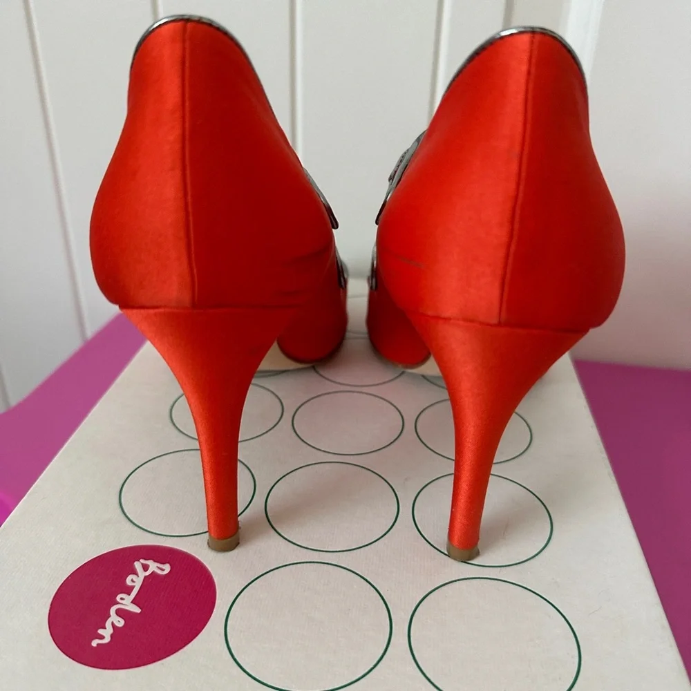 Boden orange-red satin w silver patent leather trim pumps - Picture 3 of 5